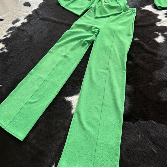 PERFECT condition 2 piece set - from PLT - Picture 3 of 5